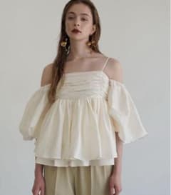 Acka puffy gather blouse - メルカリ