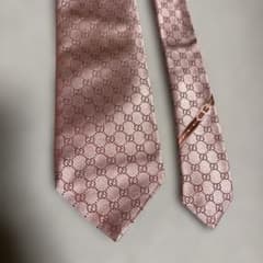 コ*ツ様 GUCCI ネクタイ GG柄 ピンク シルク イタリア製 近年モデル コ*ツ様 GUCCI ネクタイ GG柄 ピンク シルク イタリア製 近年モデル