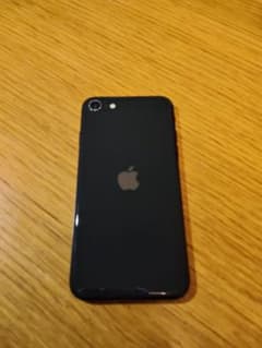 iPhone SE（第2世代）画面割れあり - メルカリ