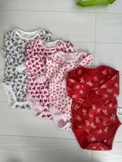 UNIQLOロンパース 肌着４枚セットのサムネイル
