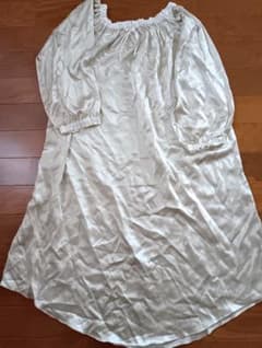 美品 シルク100%ネグリジェ Mサイズのサムネイル