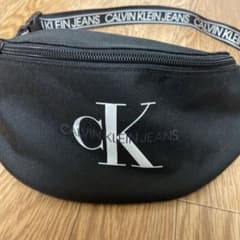 Calvin Klein Jeansのサムネイル