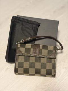 【値下げ中！】ミニ財布　チェック柄　2つ折り　財布 ハンドバッグのサムネイル