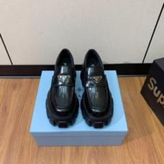 プラダ モラリス ロ-フア- 三角ロゴ プラック 36 - メルカリ