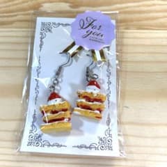 ハンドメイドピアス　ケーキのサムネイル