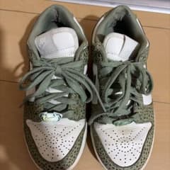 NIKE スニーカー オリーブのサムネイル