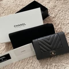 CHANEL キャビアスキンマドモアゼル シェブロン Vステッチ 三つ折り 