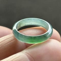 グアテマラ産天然本翡翠A貨氷種 冴える緑 花柄入り くり抜きリング 9号 