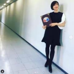 極美品 YOKOCHAN 2019フレアスリーブワンピース 黒38のサムネイル