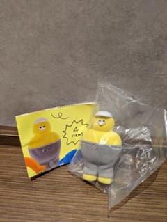 the tomodachi figure collection ガチャ 黄色のサムネイル