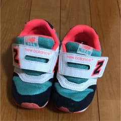 ニューバランス スニーカーのサムネイル