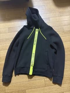 アダムスジャグラー フード付きパーカー 黒 蛍光イエローアクセント 
