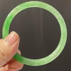 超美品 ミャンマー産本翡翠バングル 緑 - メルカリ