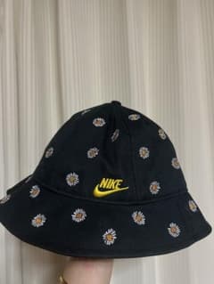 NIKE デイジー柄 バケットハット ブラックのサムネイル