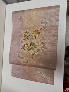 薄いピンク 花と蝶刺繍 名古屋帯　螺鈿のサムネイル