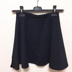 黒スカートのサムネイル