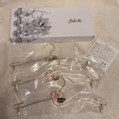 サルートノベルティハンガー 3本SET - メルカリ