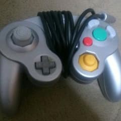 ゲームキューブコントローラーのサムネイル