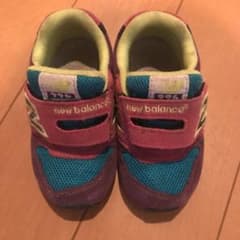 ニューバランススニーカーのサムネイル