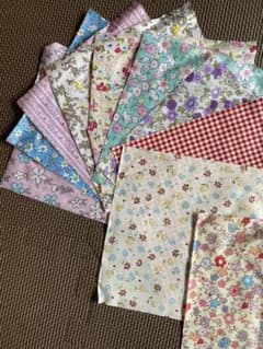布はぎれ　花柄　20×20センチのサムネイル