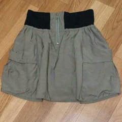 カーキ色スカートのサムネイル