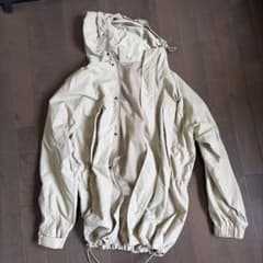 UNIQLO マウンテンパーカー ベージュ ナイロンのサムネイル