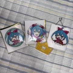 初音ミク アクリルスタンド 缶バッジ 3点セットのサムネイル