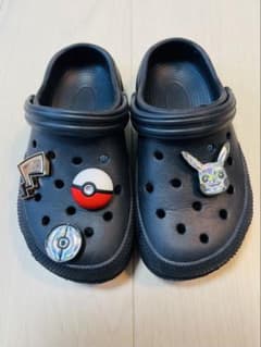 キッズ　サンダル　ブラック　ポケモンチャームアクセサリー付き　18cmのサムネイル