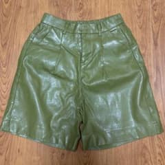 【美品】グリーンレザーハーフパンツのサムネイル