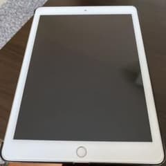 iPad 第6世代 WiFiモデル 128GB シルバー(マロンっこ様専用)のサムネイル