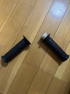 NC31 純正グリップ　左右セット ハンドル 貫通 ホンダ アクセルスロット付きのサムネイル
