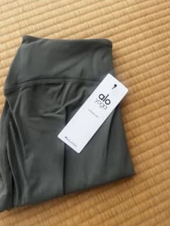 alo yoga ヨガパンツ Mサイズ オリーブグリーンのサムネイル