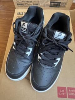 最終お値下げ‼️FILA レザースニーカー ブラック/ホワイトのサムネイル