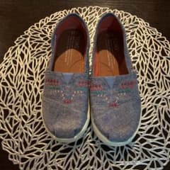 TOMS キッズスニーカー　新品のサムネイル