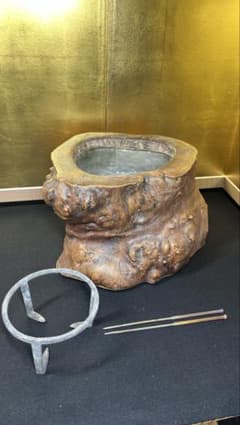 最高級玉杢 くりぬき火鉢 欅根瘤 黒柿 鑿跡 手あぶり 骨董 灰五徳火箸