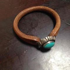 皮 アクセサリーのサムネイル