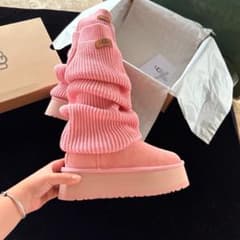 UGG ピンク スエード 厚底ブーツ - メルカリ