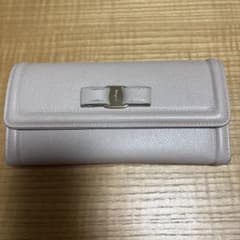 フェラガモ　リボンモチーフ 長財布 ベージュのサムネイル