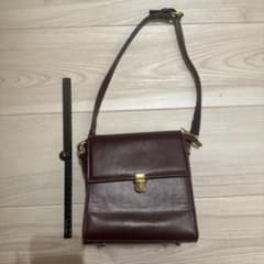 ボルドーカラー ショルダーバッグのサムネイル