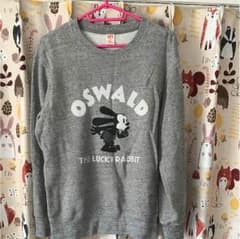 ユニクロとディズニーのオールドミッキートレーナーになります。のサムネイル