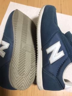 スニーカーのサムネイル