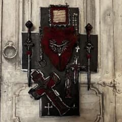 【1点限定作品】悪魔撲殺聖なる十字架 オブジェ 1点限定作品】悪魔撲殺聖なる十字架 オブジェ - メルカリ