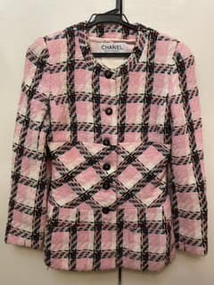 Olivia Rodrigo 着用90年代ヴィンテージシャネルスーツ[38