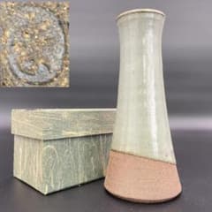 美品 萩焼 大和吉孝 松緑窯 花入 花瓶 共箱付 高さ18cm R8SA86 - メルカリ