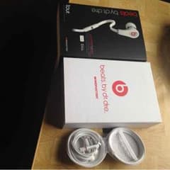 beats ビーツ イヤホンのサムネイル