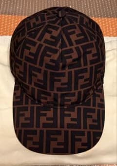 FENDI フェンディ　総柄　ベースボールキャップ　ズッカ柄　イエロー FENDI ズッカ柄（FFロゴ）ベースボールキャップ - メルカリ