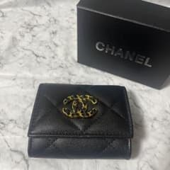 CHANEL ノベルティ 三つ折り財布 チェーン付き - メルカリ