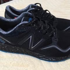 新品 ニューバランス ランニングシューズのサムネイル