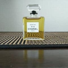 ♡お値下げしました❢　CHANEL　シャネルNo.19香水のサムネイル
