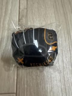 読売ジャイアンツ 吉川尚輝 グローブ型クッションキーホルダーのサムネイル